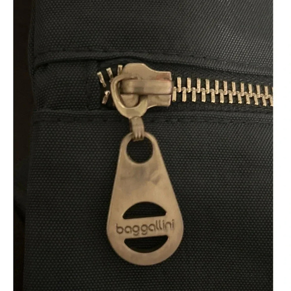 Baggallini Hanover Gray Crossbody Lightweight Bag Purse Medium Gold Hardware - Picture 5 of 8